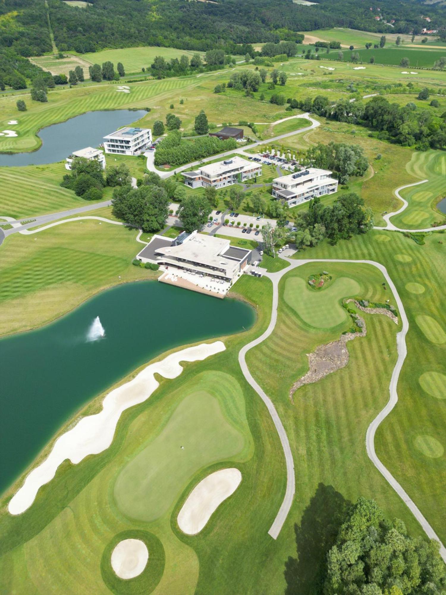 Zala Springs Golf Resort Zalacsány エクステリア 写真